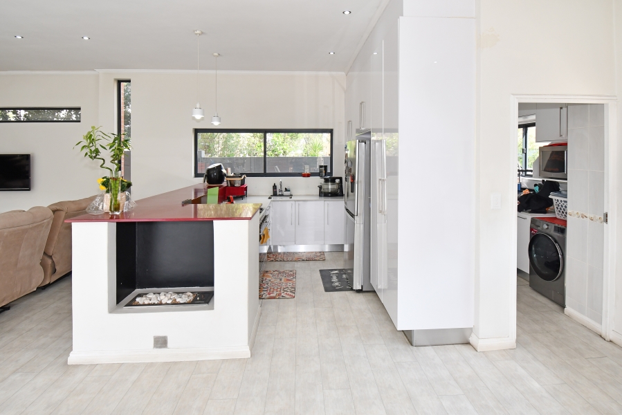 4 Bedroom Property for Sale in Waterfall Country Village Gauteng