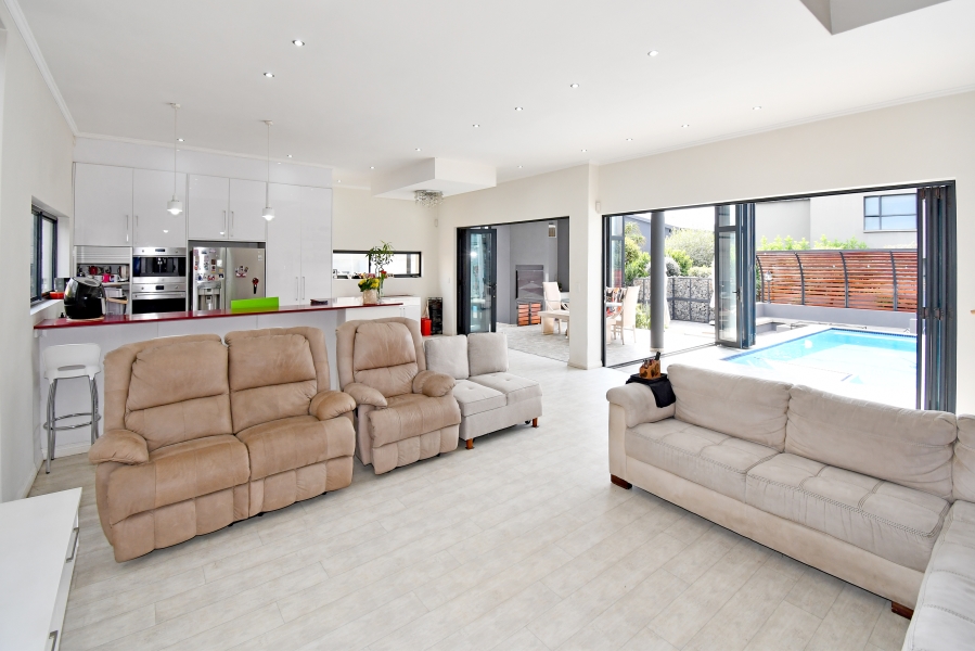 4 Bedroom Property for Sale in Waterfall Country Village Gauteng