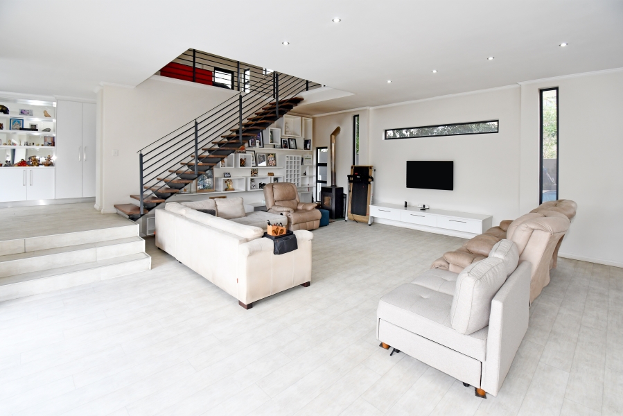 4 Bedroom Property for Sale in Waterfall Country Village Gauteng