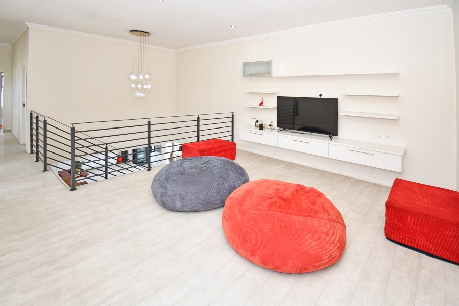 4 Bedroom Property for Sale in Waterfall Country Village Gauteng
