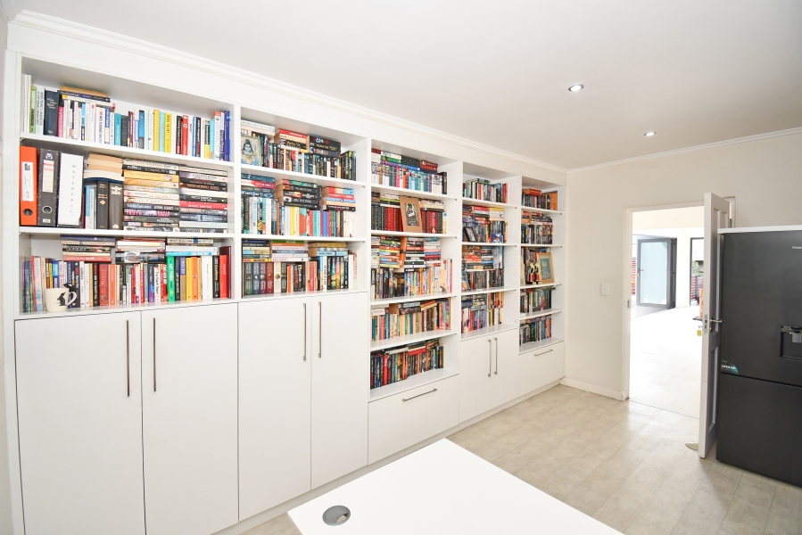 4 Bedroom Property for Sale in Waterfall Country Village Gauteng