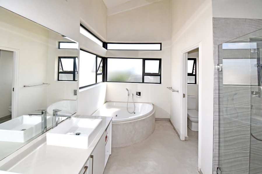 4 Bedroom Property for Sale in Waterfall Country Village Gauteng
