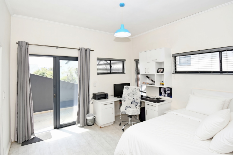 4 Bedroom Property for Sale in Waterfall Country Village Gauteng