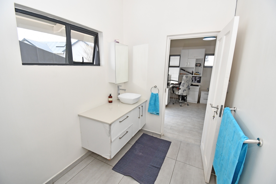 4 Bedroom Property for Sale in Waterfall Country Village Gauteng