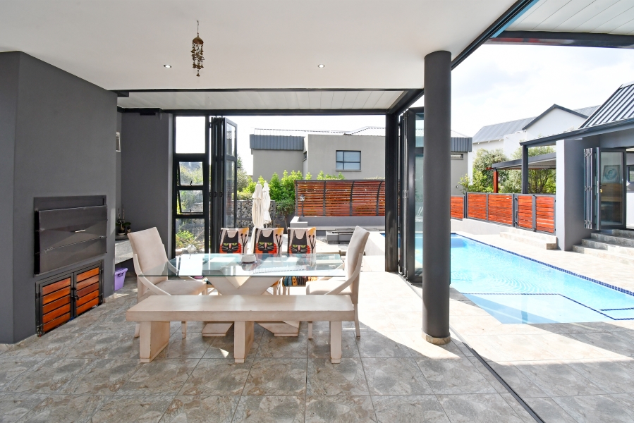 4 Bedroom Property for Sale in Waterfall Country Village Gauteng