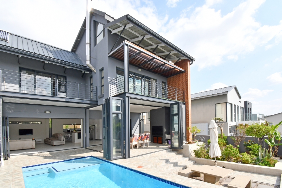 4 Bedroom Property for Sale in Waterfall Country Village Gauteng