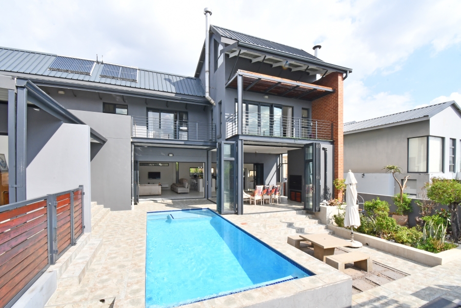 4 Bedroom Property for Sale in Waterfall Country Village Gauteng