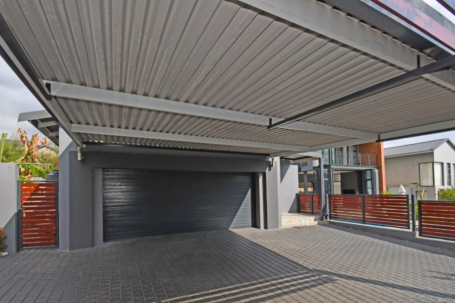4 Bedroom Property for Sale in Waterfall Country Village Gauteng