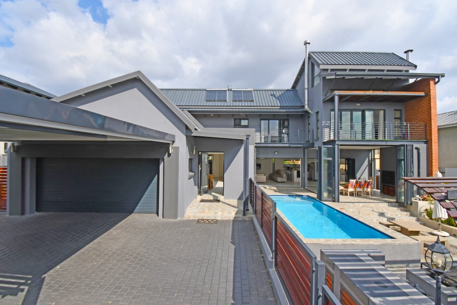 4 Bedroom Property for Sale in Waterfall Country Village Gauteng