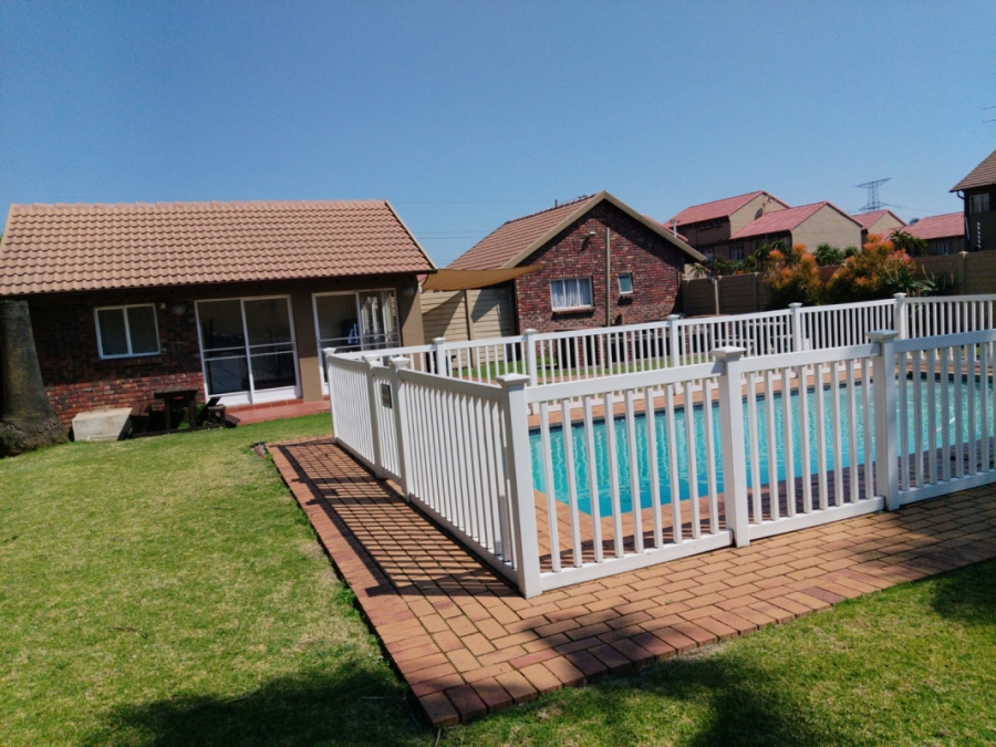 2 Bedroom Property for Sale in Eden Glen Gauteng
