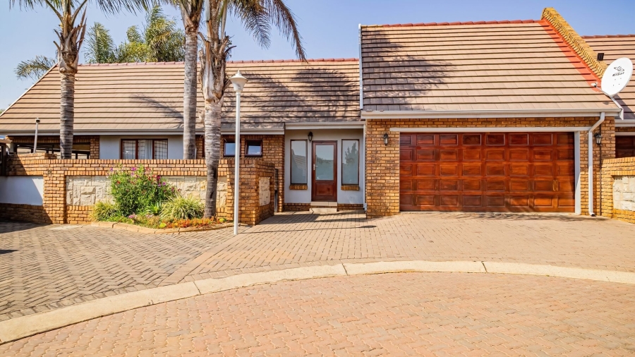 3 Bedroom Property for Sale in Glen Marais Gauteng