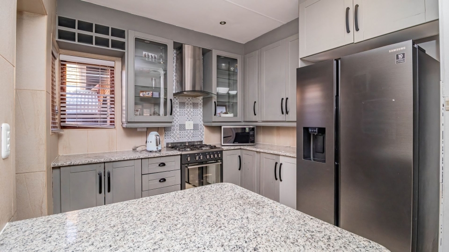 3 Bedroom Property for Sale in Glen Marais Gauteng
