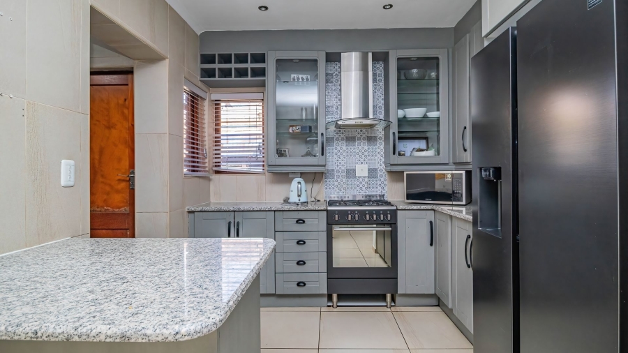 3 Bedroom Property for Sale in Glen Marais Gauteng