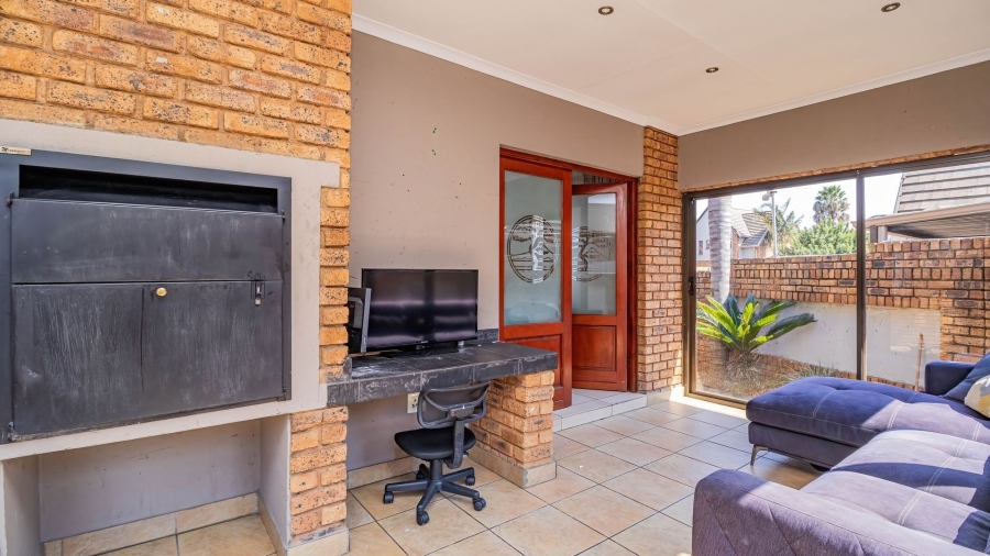 3 Bedroom Property for Sale in Glen Marais Gauteng