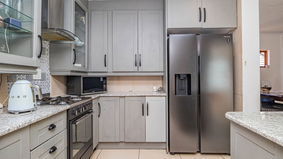 3 Bedroom Property for Sale in Glen Marais Gauteng