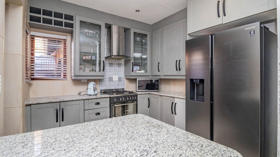 3 Bedroom Property for Sale in Glen Marais Gauteng