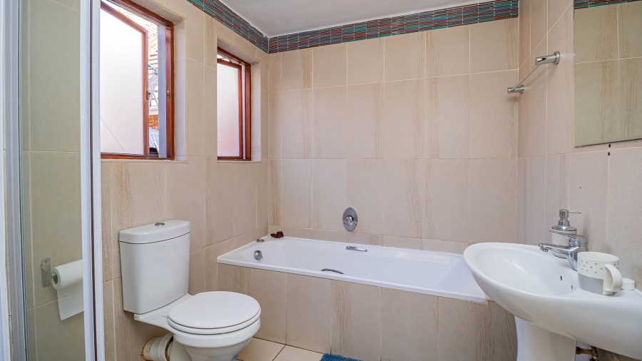 3 Bedroom Property for Sale in Glen Marais Gauteng