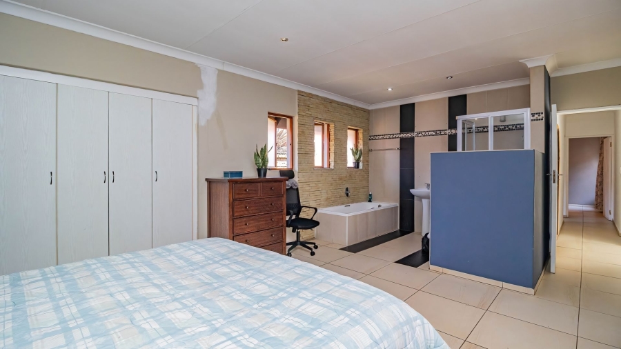 3 Bedroom Property for Sale in Glen Marais Gauteng