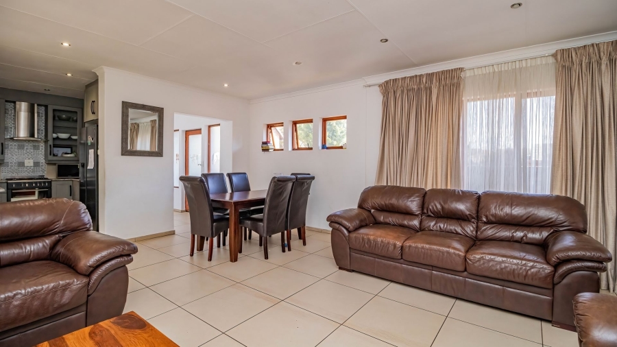 3 Bedroom Property for Sale in Glen Marais Gauteng