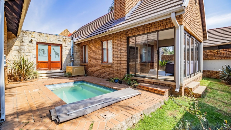 3 Bedroom Property for Sale in Glen Marais Gauteng