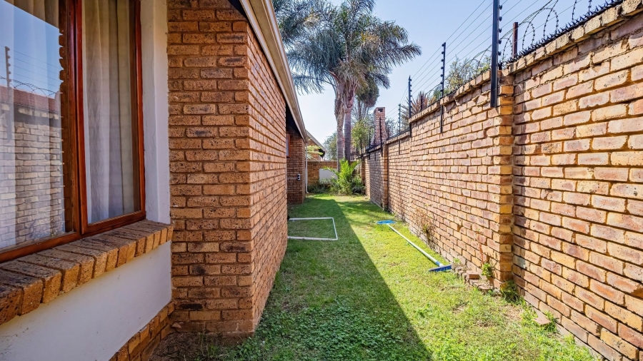 3 Bedroom Property for Sale in Glen Marais Gauteng