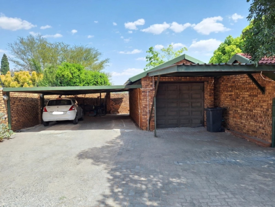 To Let 4 Bedroom Property for Rent in Moreleta Park Gauteng