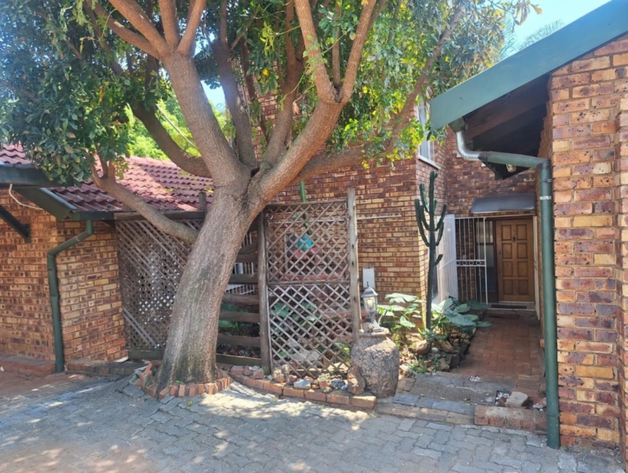 To Let 4 Bedroom Property for Rent in Moreleta Park Gauteng