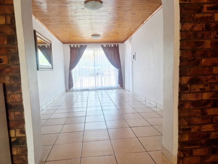To Let 4 Bedroom Property for Rent in Moreleta Park Gauteng
