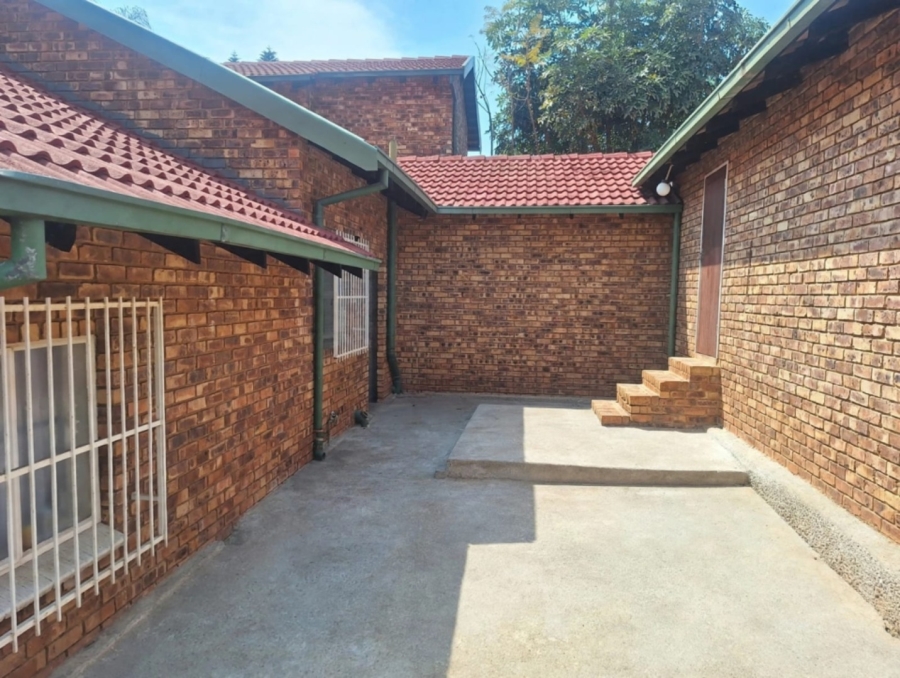 To Let 4 Bedroom Property for Rent in Moreleta Park Gauteng