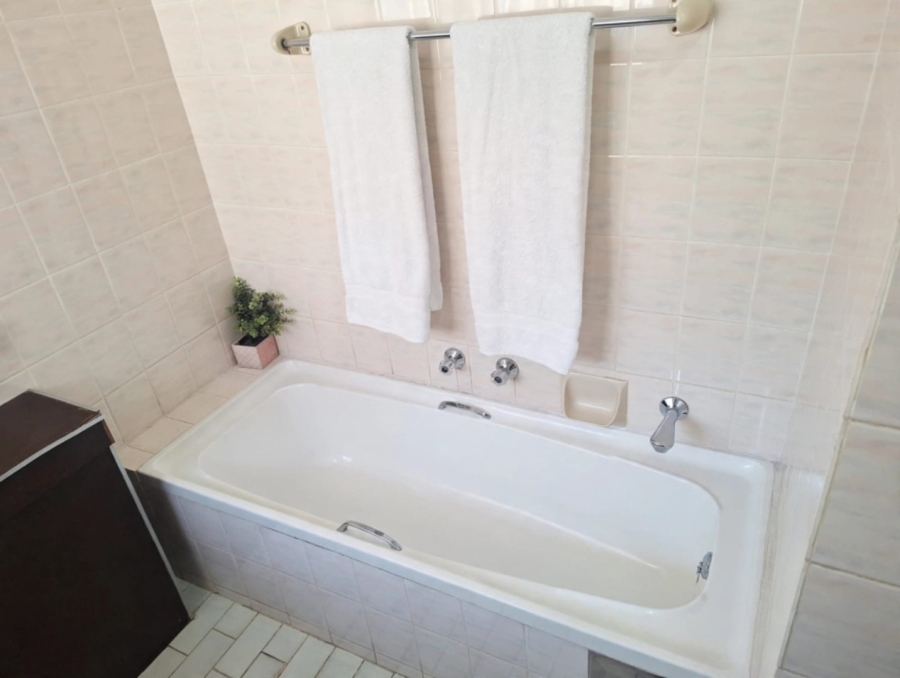 To Let 4 Bedroom Property for Rent in Moreleta Park Gauteng