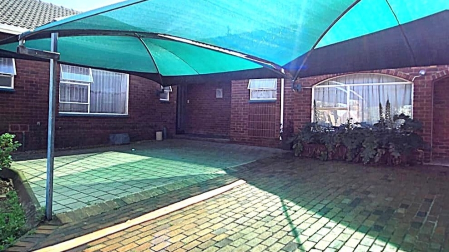 4 Bedroom Property for Sale in Mulbarton Gauteng