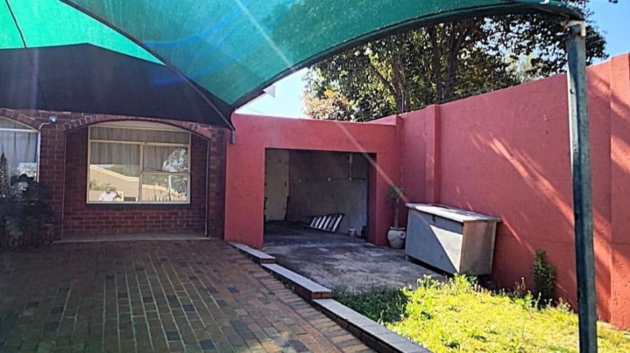 4 Bedroom Property for Sale in Mulbarton Gauteng