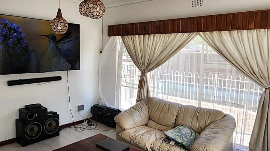 4 Bedroom Property for Sale in Mulbarton Gauteng