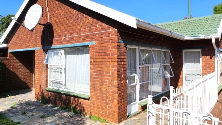 4 Bedroom Property for Sale in Mulbarton Gauteng