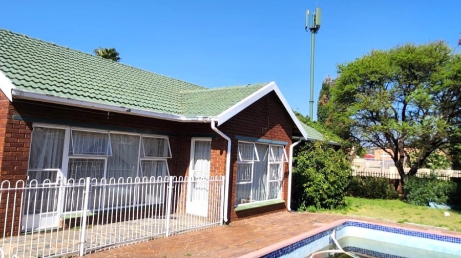 4 Bedroom Property for Sale in Mulbarton Gauteng