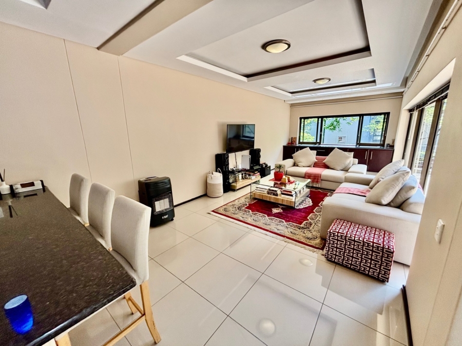 To Let 2 Bedroom Property for Rent in Illovo Gauteng