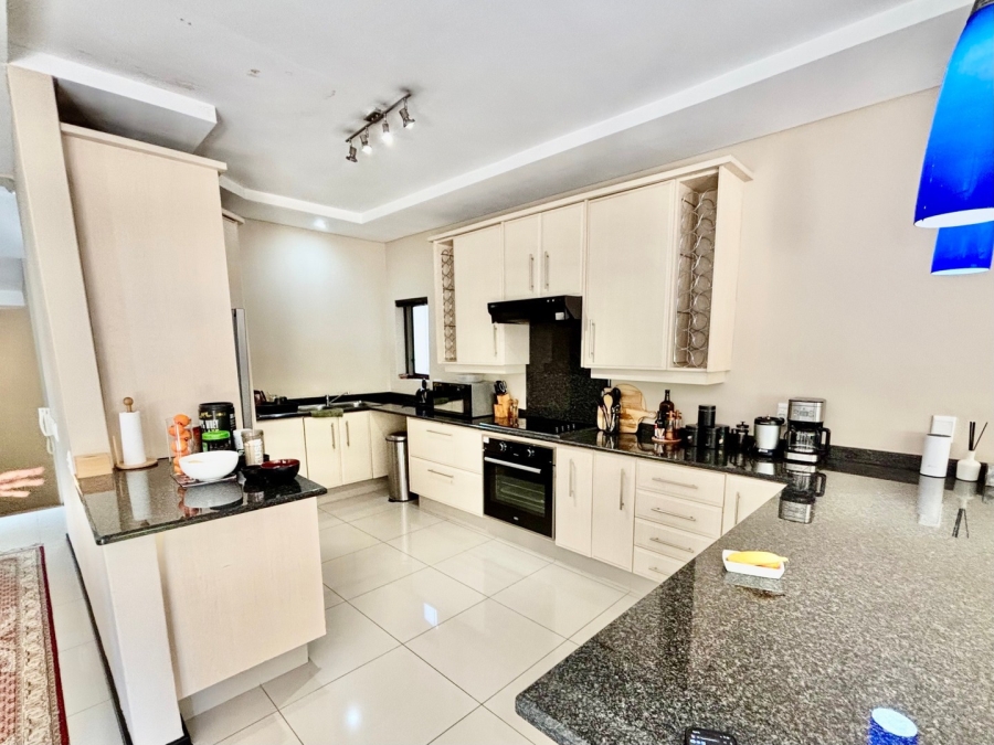 To Let 2 Bedroom Property for Rent in Illovo Gauteng
