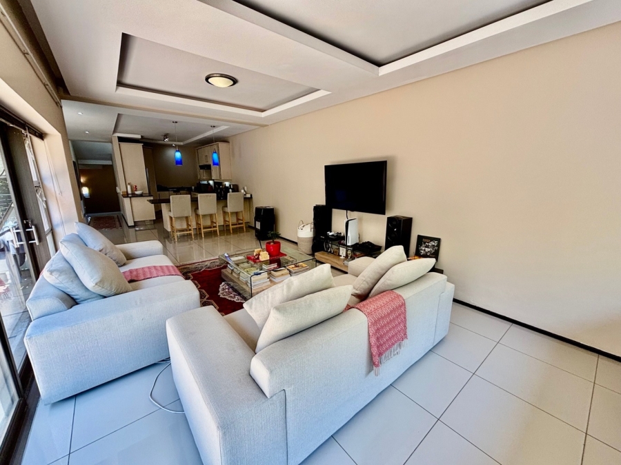 To Let 2 Bedroom Property for Rent in Illovo Gauteng