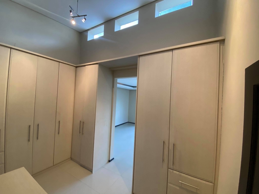 To Let 2 Bedroom Property for Rent in Illovo Gauteng