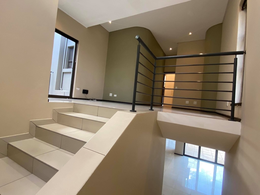To Let 2 Bedroom Property for Rent in Illovo Gauteng