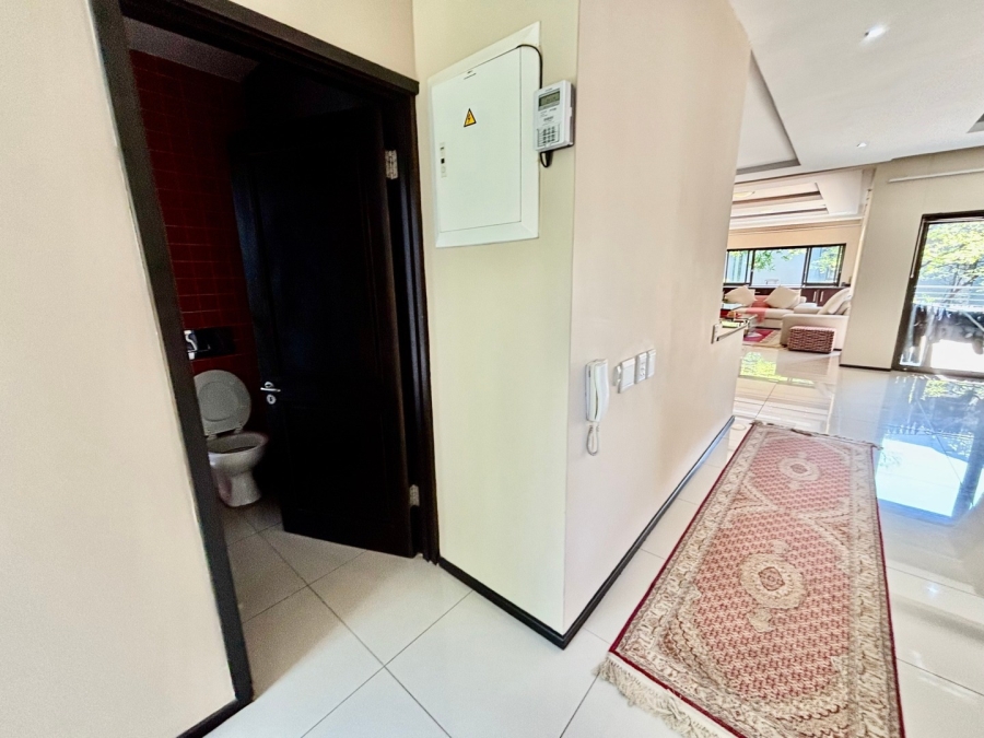 To Let 2 Bedroom Property for Rent in Illovo Gauteng