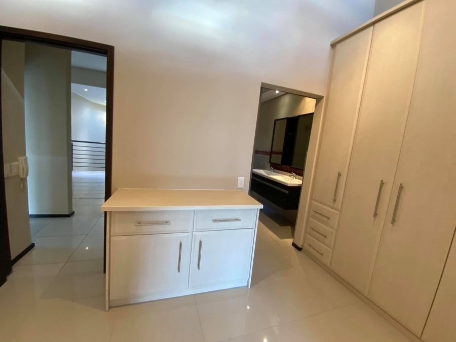 To Let 2 Bedroom Property for Rent in Illovo Gauteng