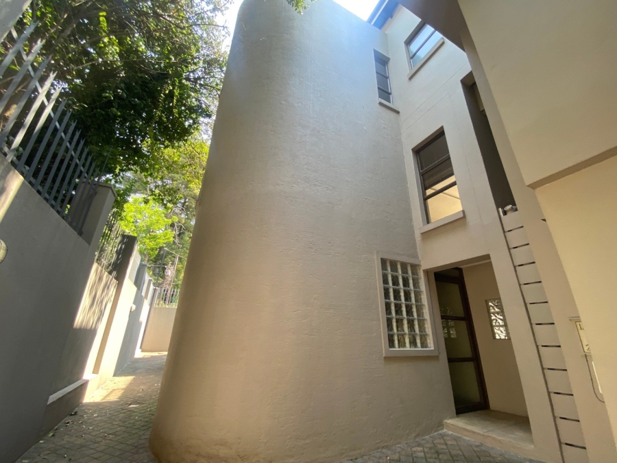 To Let 2 Bedroom Property for Rent in Illovo Gauteng