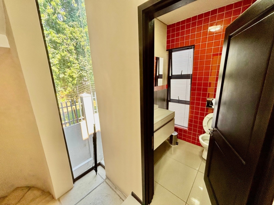 To Let 2 Bedroom Property for Rent in Illovo Gauteng