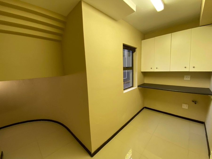 To Let 2 Bedroom Property for Rent in Illovo Gauteng