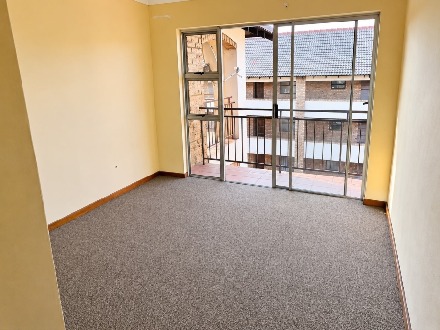 To Let 2 Bedroom Property for Rent in Noordwyk Gauteng