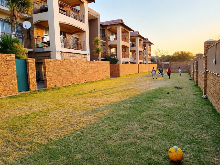 To Let 2 Bedroom Property for Rent in Noordwyk Gauteng