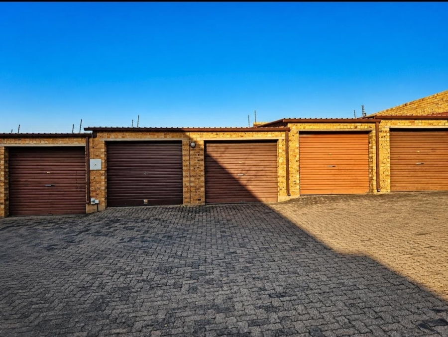 To Let 2 Bedroom Property for Rent in Noordwyk Gauteng
