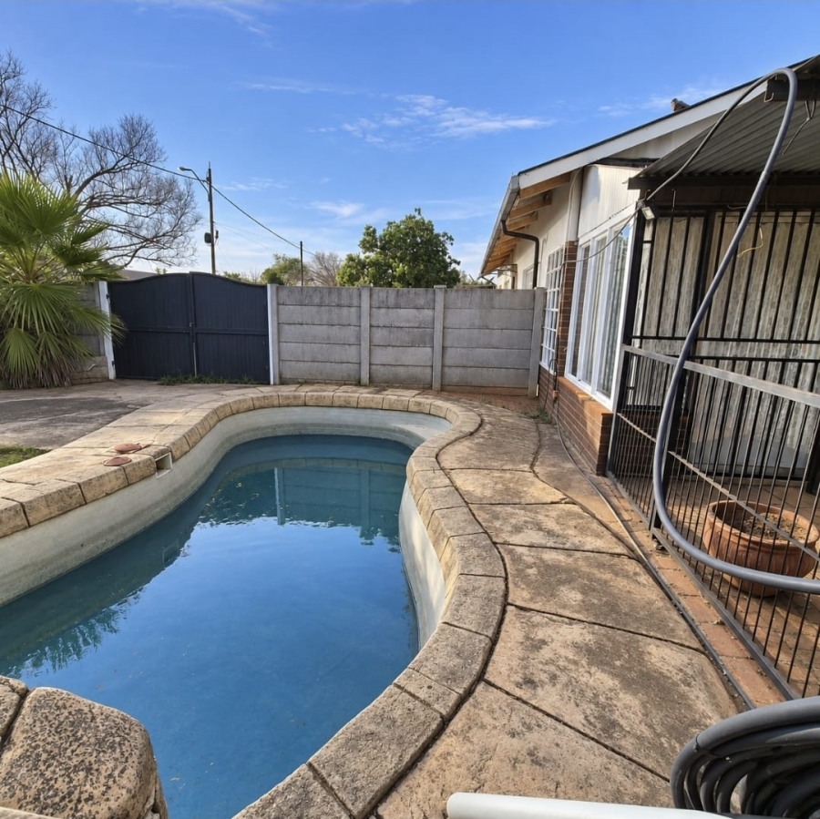 3 Bedroom Property for Sale in Westonaria Gauteng