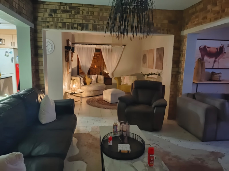4 Bedroom Property for Sale in Silver Lakes Gauteng